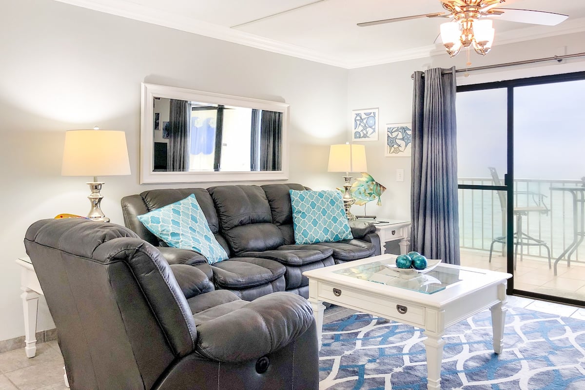 Luxury Condo, 1 Bedroom (1.5 Bathrooms - Washer/Dryer) | Individually decorated, individually furnished, laptop workspace