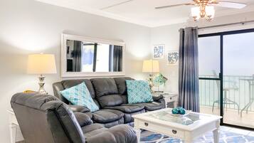 Luxury Condo, 1 Bedroom (1.5 Bathrooms - Washer/Dryer) | Individually decorated, individually furnished, laptop workspace