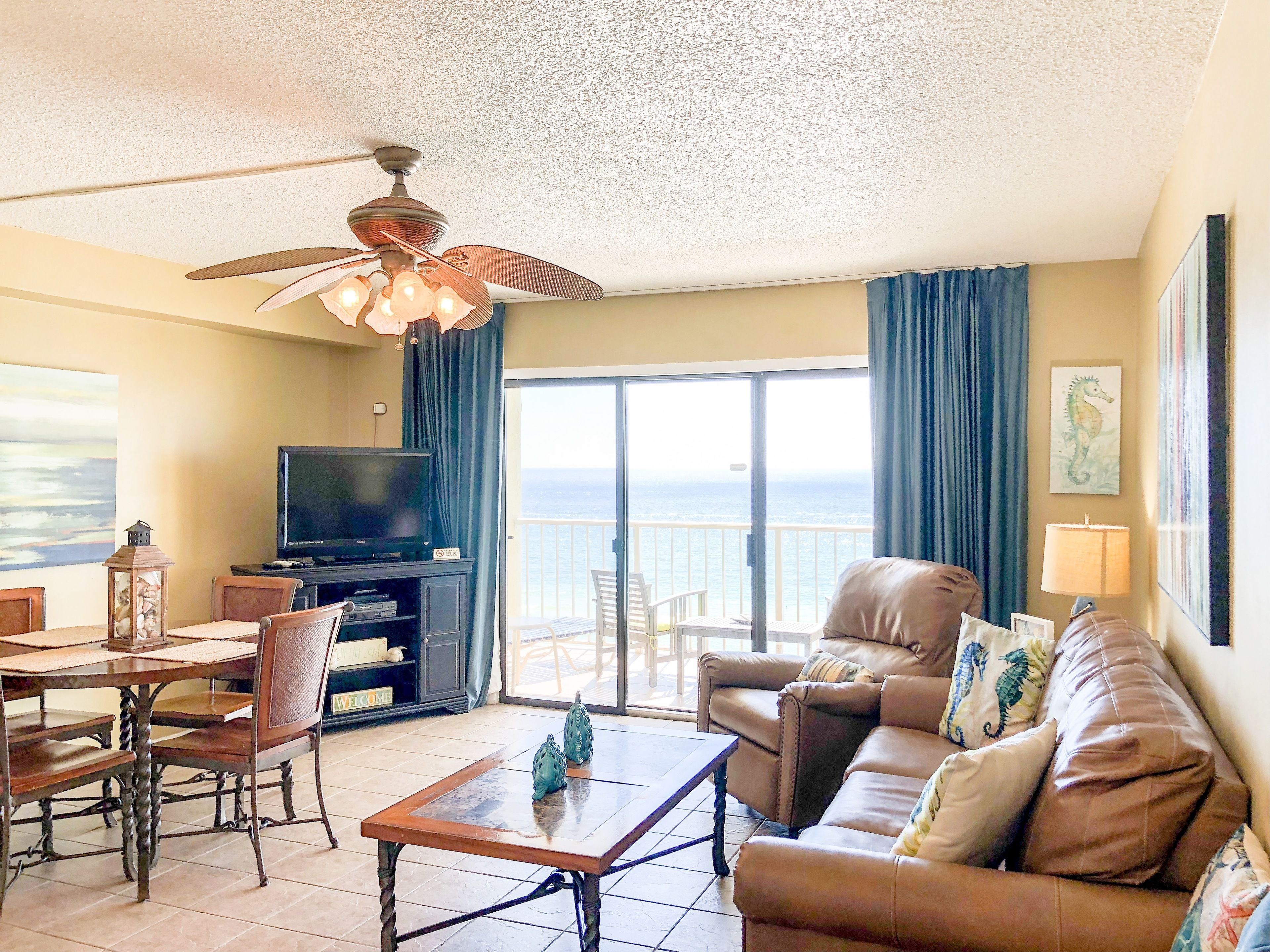 Deluxe Condo, 1 Bedroom (1.5 Bathrooms / Washer/Dryer) | Individually decorated, individually furnished, laptop workspace