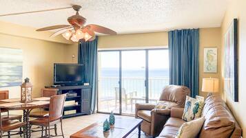 Deluxe Condo, 1 Bedroom (1.5 Bathrooms / Washer/Dryer) | Individually decorated, individually furnished, laptop workspace