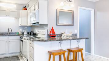 Deluxe Condo (1.5 Bathrooms) | Private kitchen | Fridge, microwave, oven, stovetop
