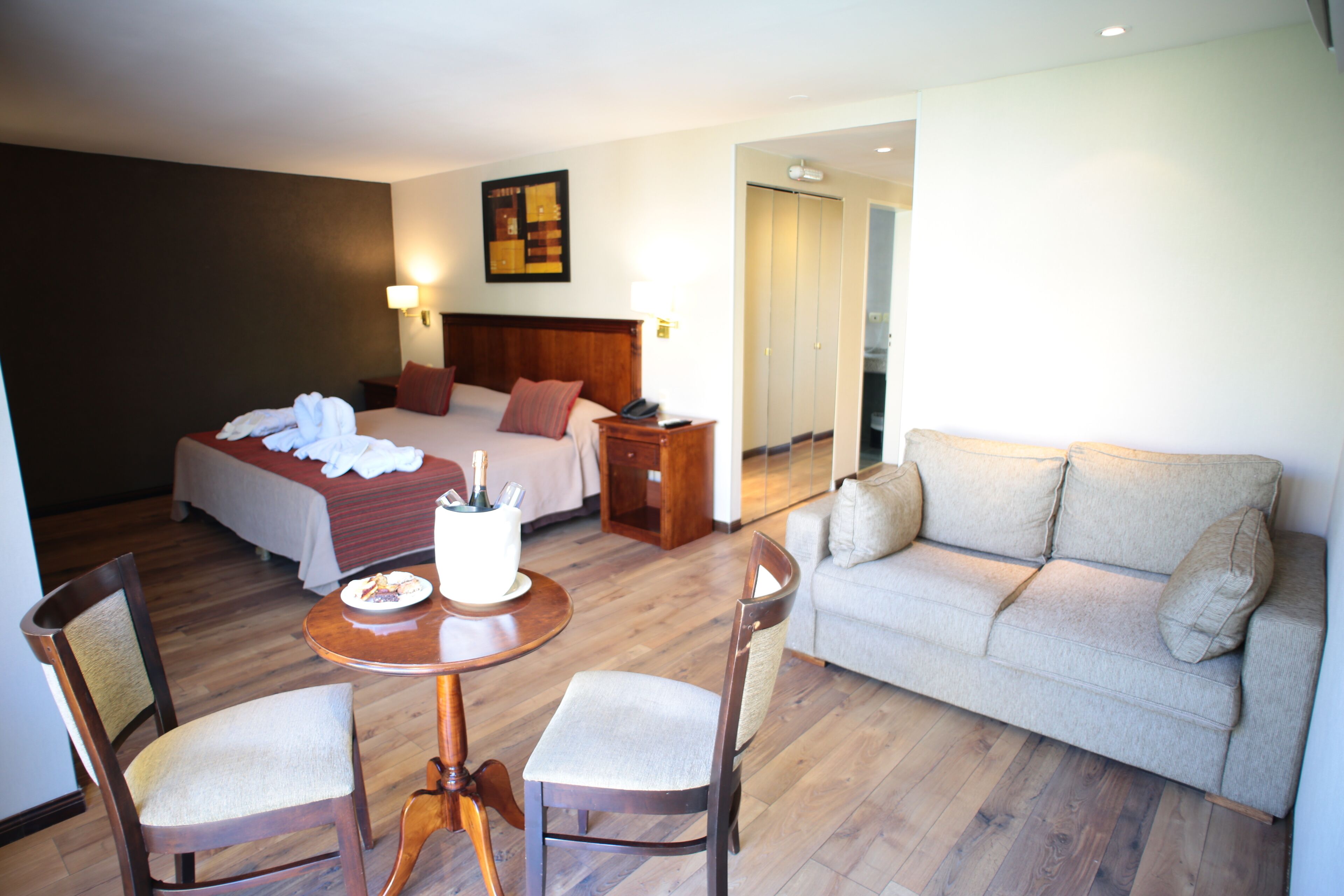 Suite presidencial, 1 cama King size | 1 habitación, ropa de cama de alta calidad y edredón 