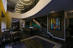 Lobby - Howard Johnson by Wyndham San Pedro (San Pedro)