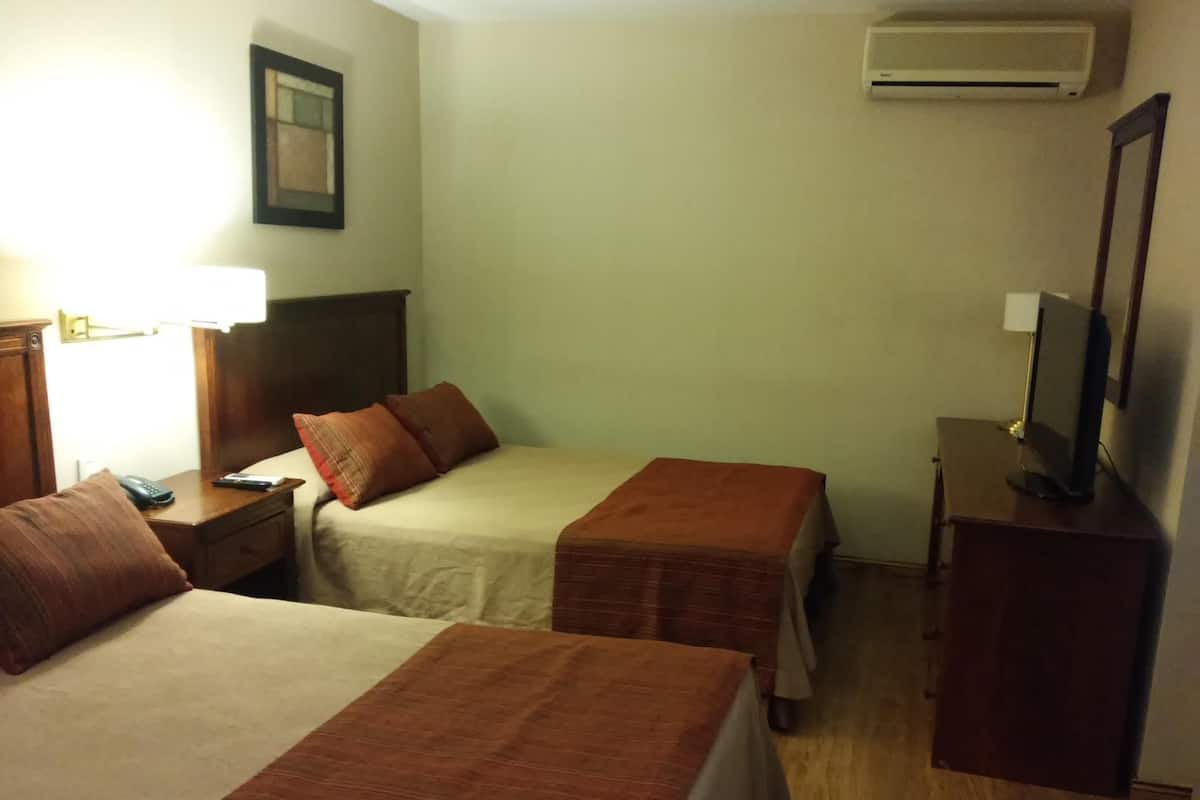 1 Schlafzimmer, hochwertige Bettwaren, Daunenbettdecken, Zimmersafe