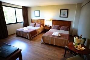 1 ห้องนอน, เครื่องนอนระดับพรีเมียม, ผ้านวมขนเป็ด, ตู้นิรภัยในห้องพัก