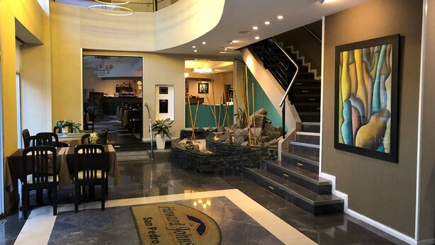 Lobby - Howard Johnson by Wyndham San Pedro (San Pedro)