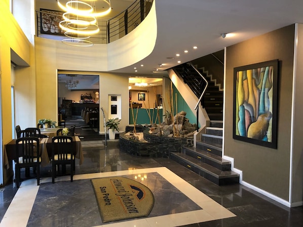 Lobby - Howard Johnson by Wyndham San Pedro (San Pedro)
