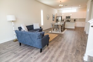 Luxury Townhome, 3 Bedrooms | Living room | Flat-screen TV - Modern 3 Bed Smarthome in Heart of Tampa (Tampa)