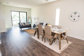 Luxury Townhome, 3 Bedrooms | In-room dining