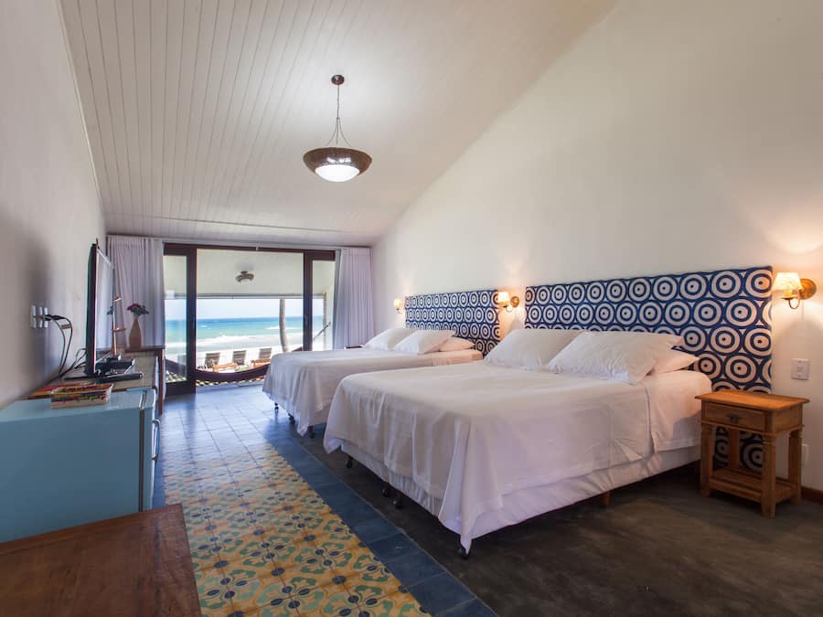 1 soverom, senger med overmadrass, minibar og safe på rommet