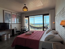 Quarto Duplo com Varanda e Vista Mar | 1 bedroom, pillowtop beds, minibar, in-room safe
