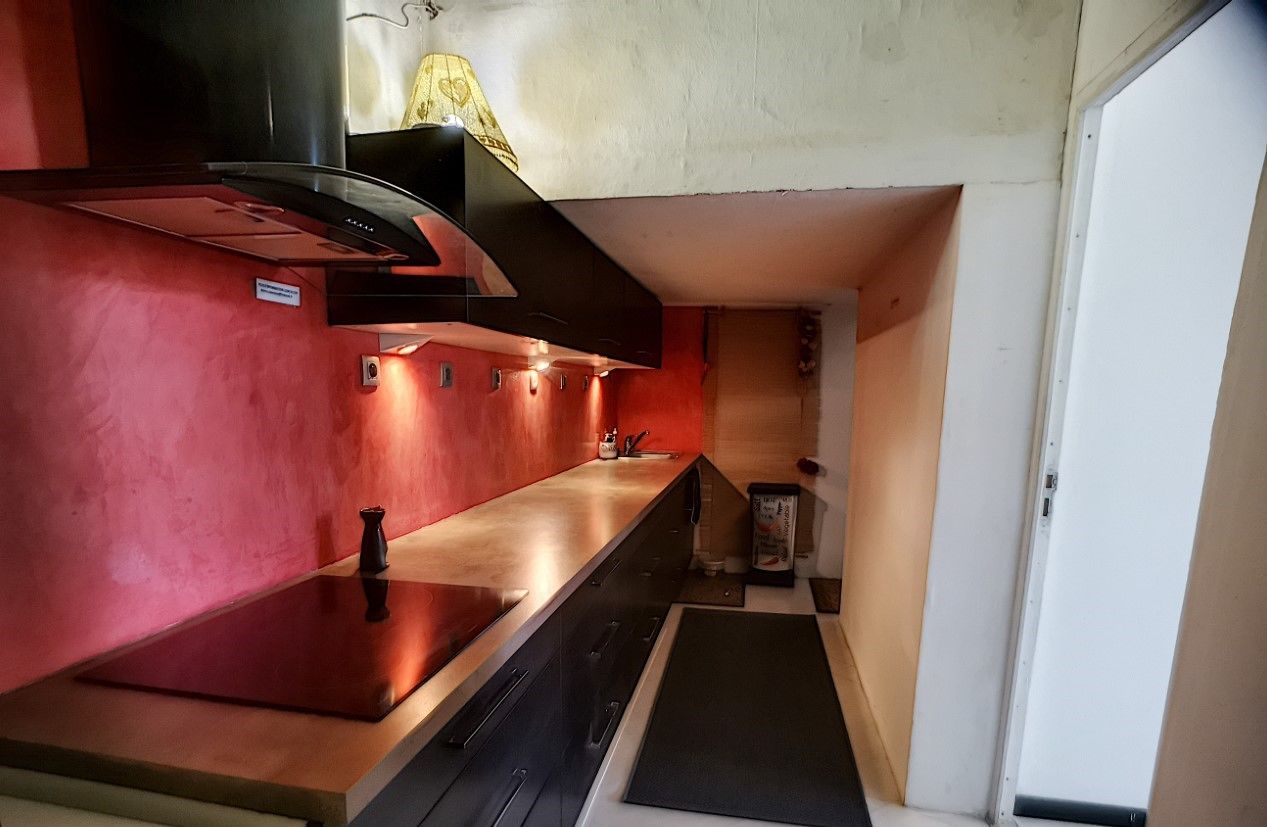 Room, Multiple Beds, Non Smoking (3) | Shared kitchen | Full-size fridge, microwave, oven, stovetop