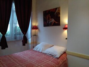 Individually decorated, individually furnished, soundproofing, free WiFi - Chambres Les Soyeuses (Lyon)