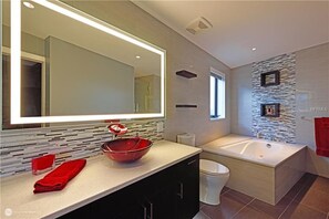 Executive House, 4 Bedrooms | Bathroom