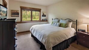5 habitaciones, tabla de planchar con plancha y wifi gratis 