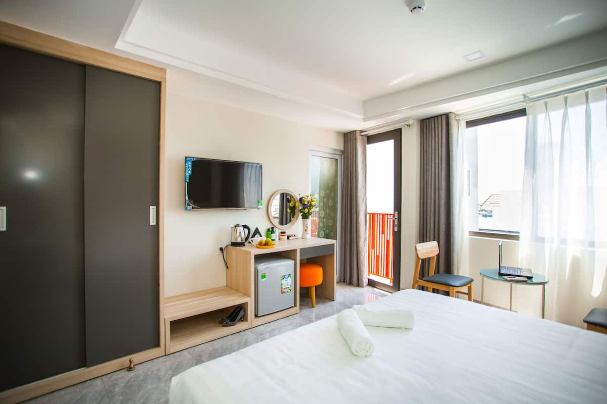 Superior Double Room | Minibar, desk, soundproofing, WiFi (free)