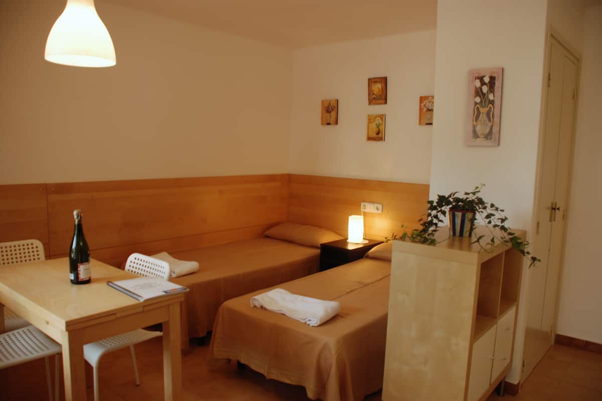 Studio, Ground Floor (Margarita 7) | Iron/ironing board, free WiFi, bed sheets