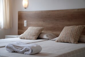 Iron/ironing board, free WiFi, bed sheets - Apartaments Margarita Sabina Pinell (Castell-Platja d'Aro)