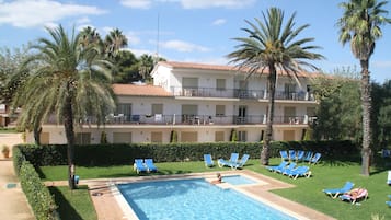 Piscine extérieure (ouverte en saison)