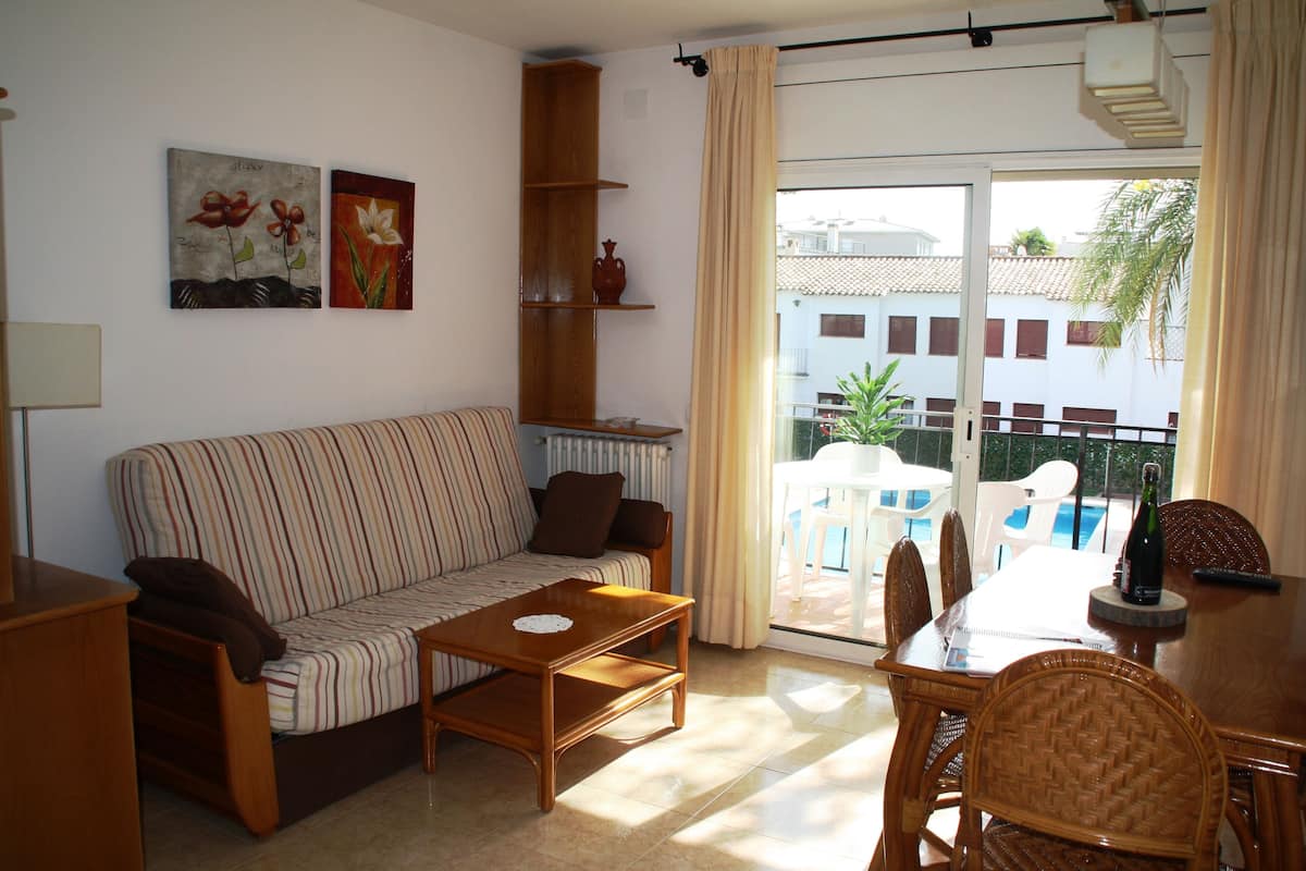 Apartment, 2 Bedrooms, Pool View (Margarita 25) | Living room