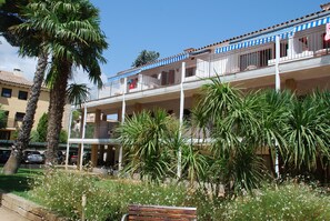 Exterior - Apartaments Margarita Sabina Pinell (Castell-Platja d'Aro)