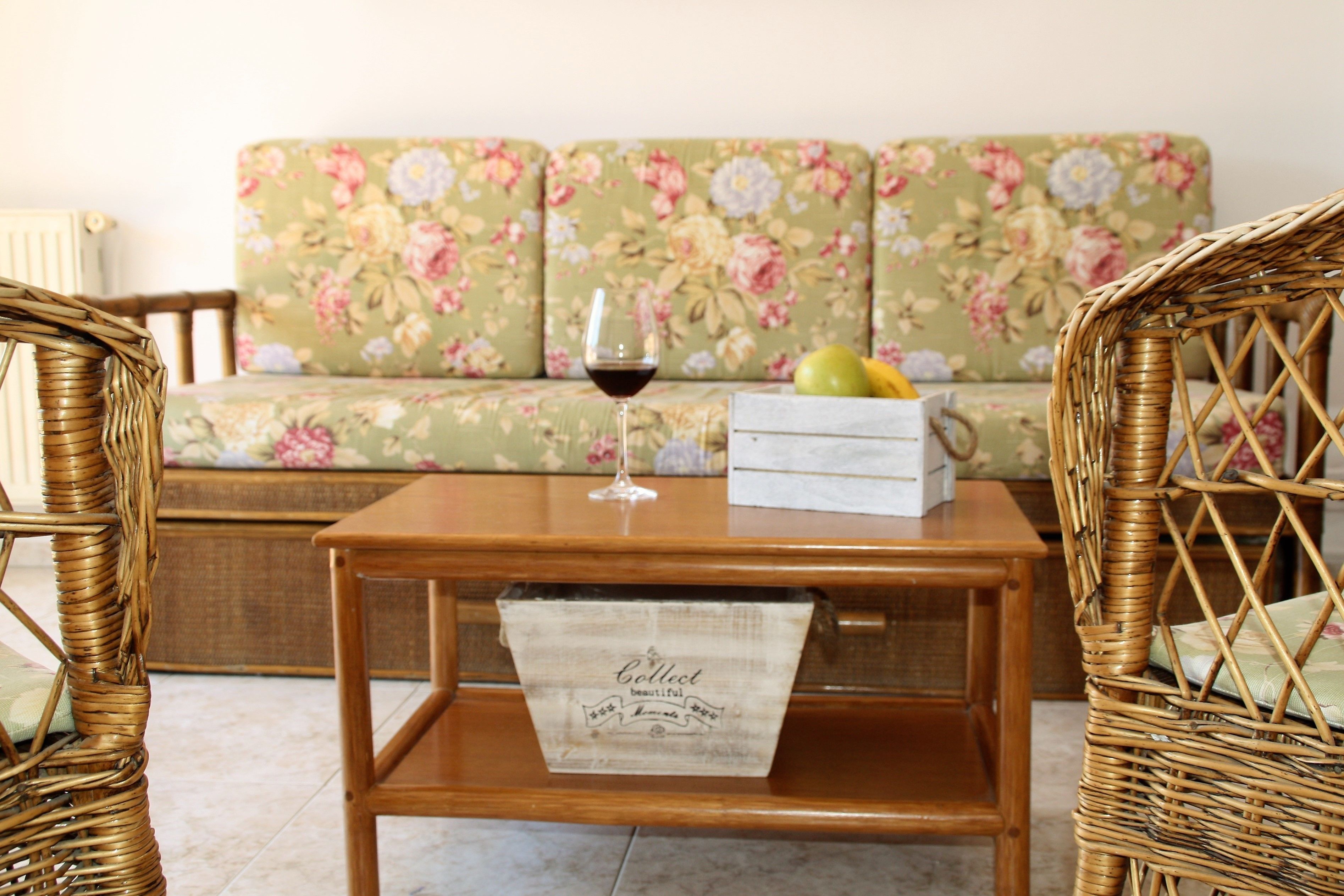 Apartment, 2 Bedrooms (Ocean 30 ) | Living room | Flat-screen TV