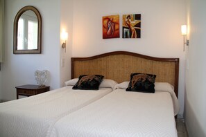 客室ごとに異なるインテリア、アイロン / アイロン台、WiFi (無料)、ベッドシーツ