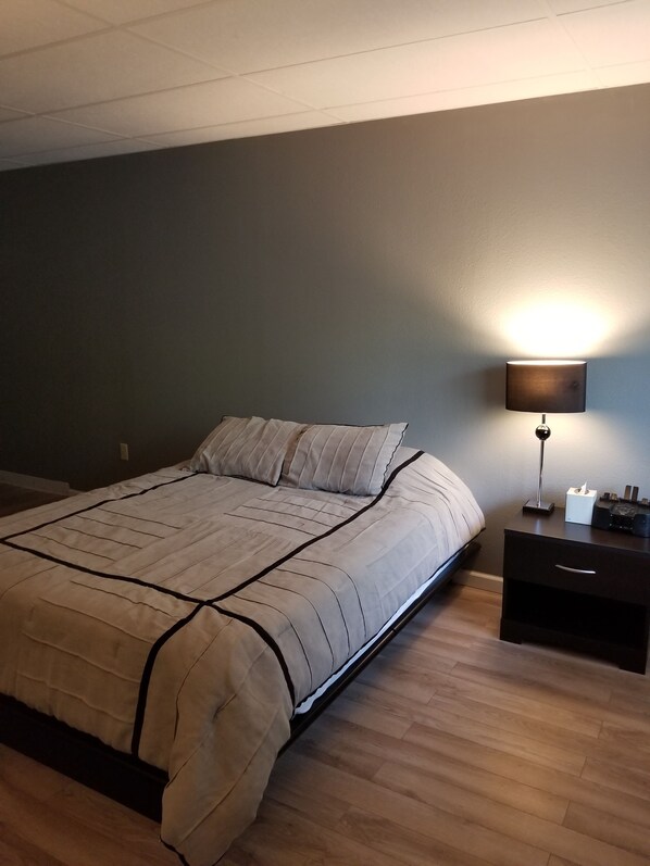 Habitación estándar, 1 cama Queen size, para no fumadores (One Queen Bed) | Wifi gratis