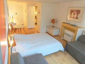 Chambre Familiale | Fer et planche à repasser, Wi-Fi gratuit, draps fournis