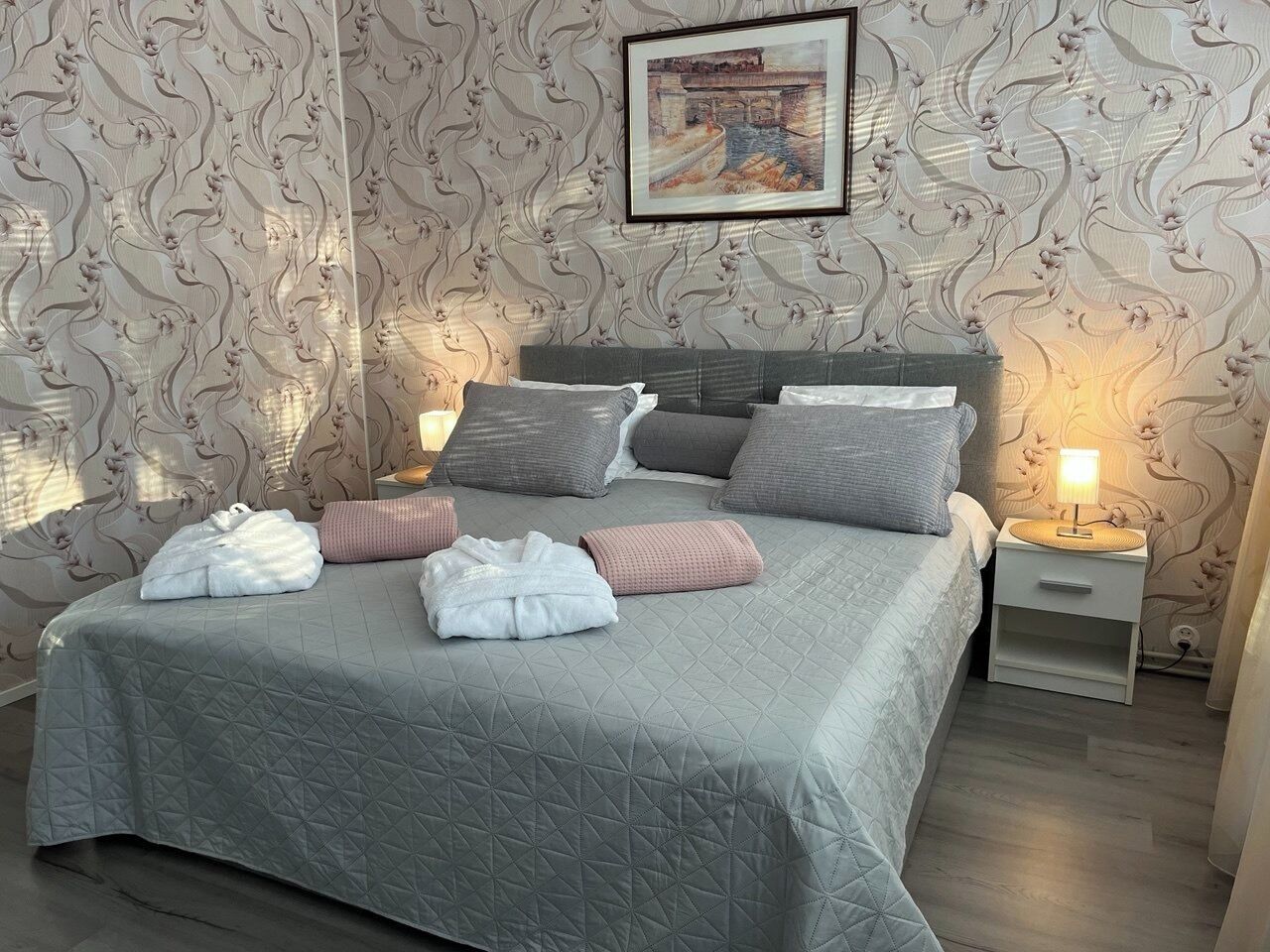 Studio – comfort, 2 enkeltsenger | Lydisolert, strykejern/-brett, wi-fi (inkludert) og sengetøy