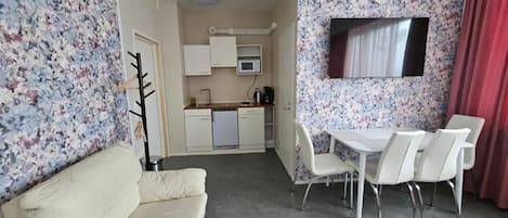Comfort Room | Soundproofing, iron/ironing board, free WiFi, bed sheets
