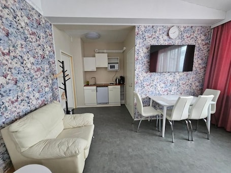 Sistema de insonorización, tabla de planchar con plancha y wifi gratis . Hotel Ilomantsi North Star