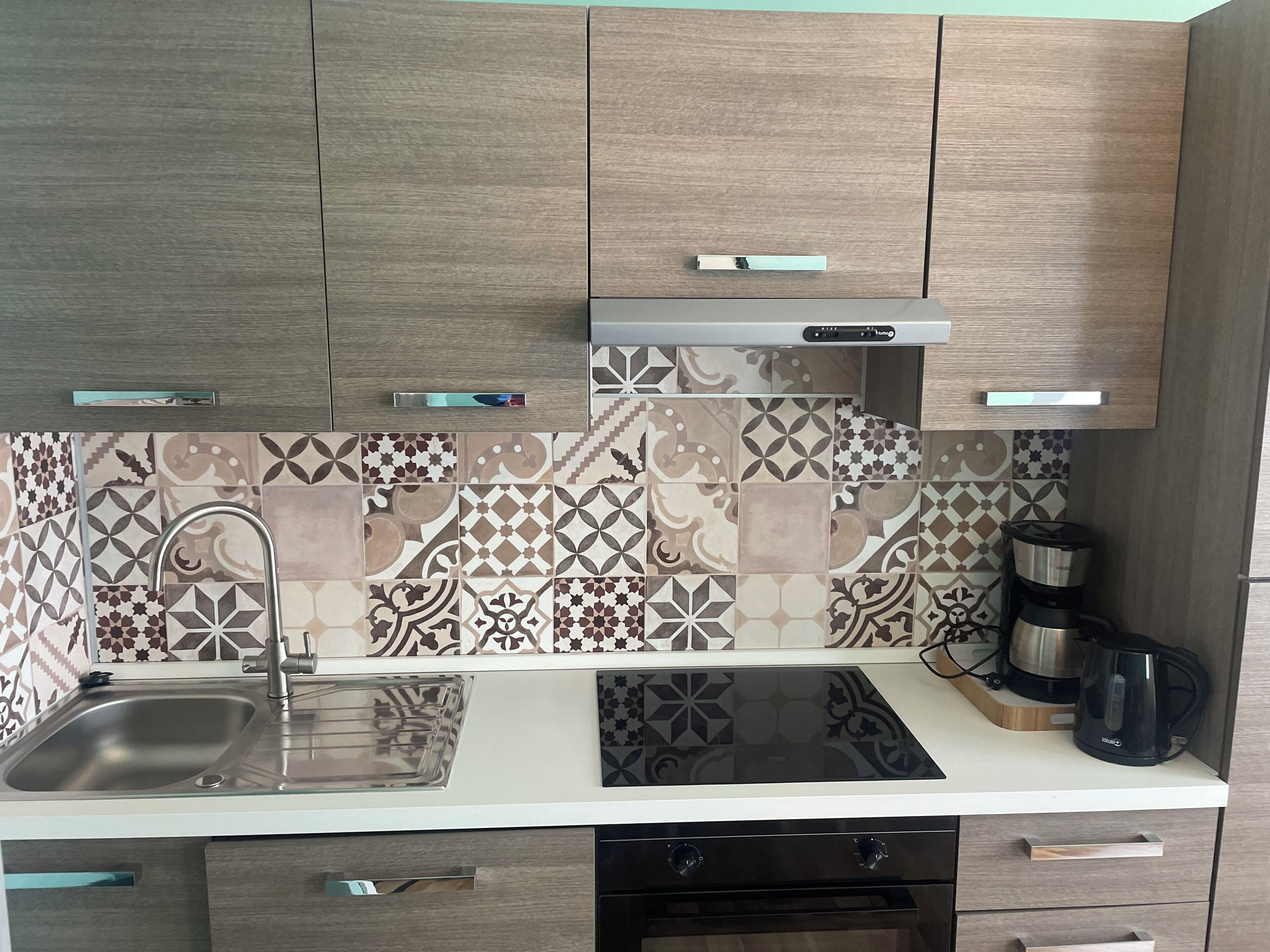 Comfort Apartment, Multiple Beds | Private kitchen | Coffee/tea maker, electric kettle