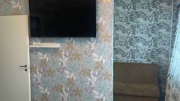 Estudio Confort | Sistema de insonorización, tabla de planchar con plancha, wifi gratis