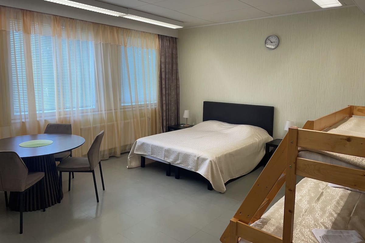 Comfort-Dreibettzimmer | Schallisolierte Zimmer, Bügeleisen/Bügelbrett, kostenloses WLAN