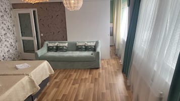 Comfort Apartment, Multiple Beds | Soundproofing, iron/ironing board, free WiFi, bed sheets