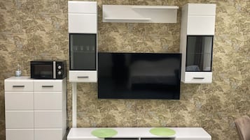 Habitación triple Confort | Insonorización, tabla de planchar con plancha y wifi gratis
