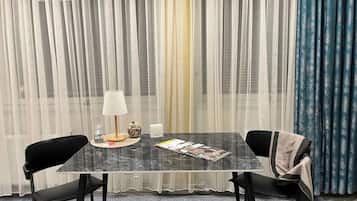 Chambre Triple | Chambres insonorisées, fer et planche à repasser, Wi-Fi gratuit