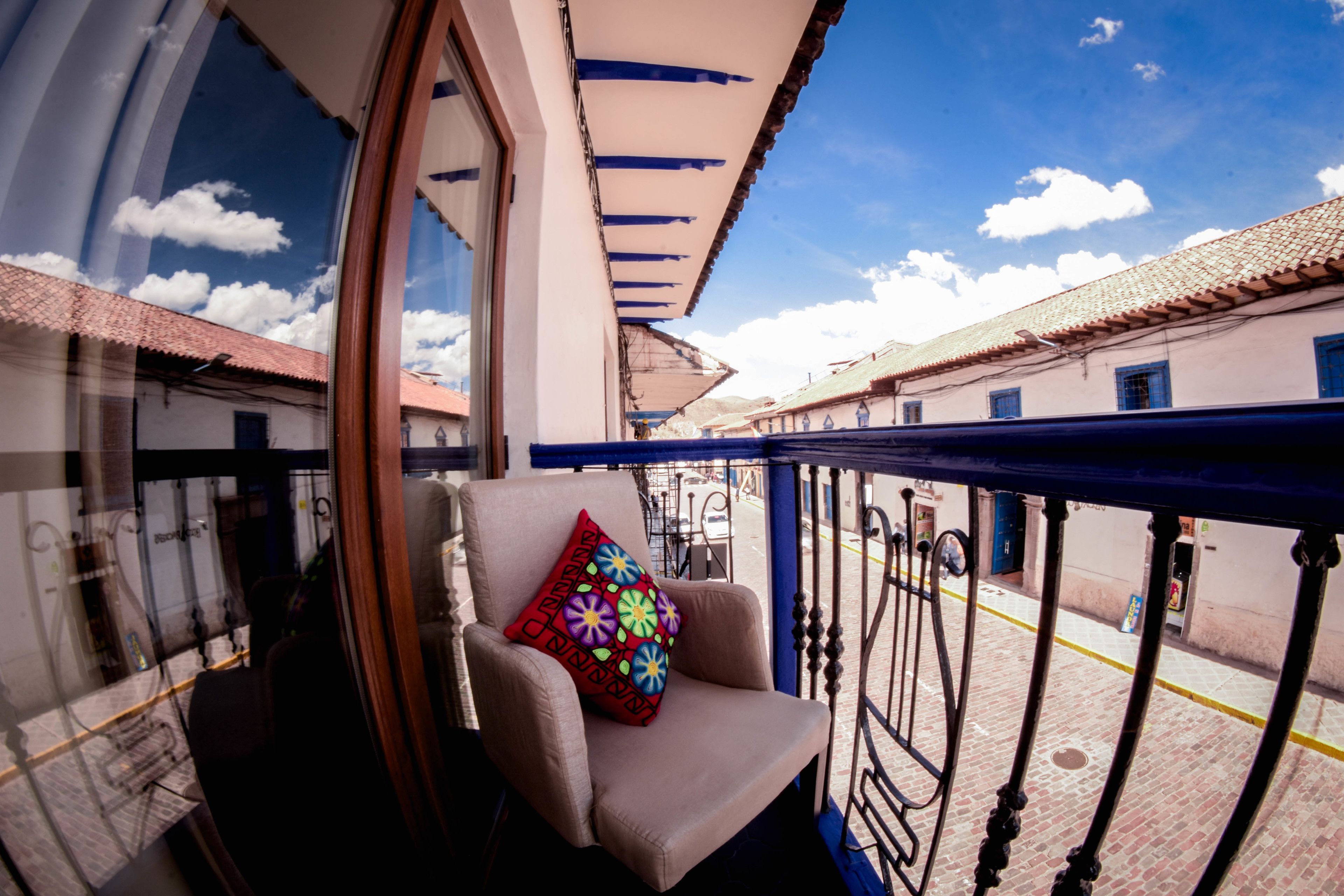 Deluxe Room, 1 Queen Bed | Balcony