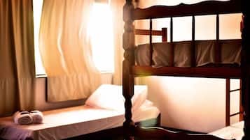 Minibar, tabla de planchar con plancha, wifi gratis y ropa de cama