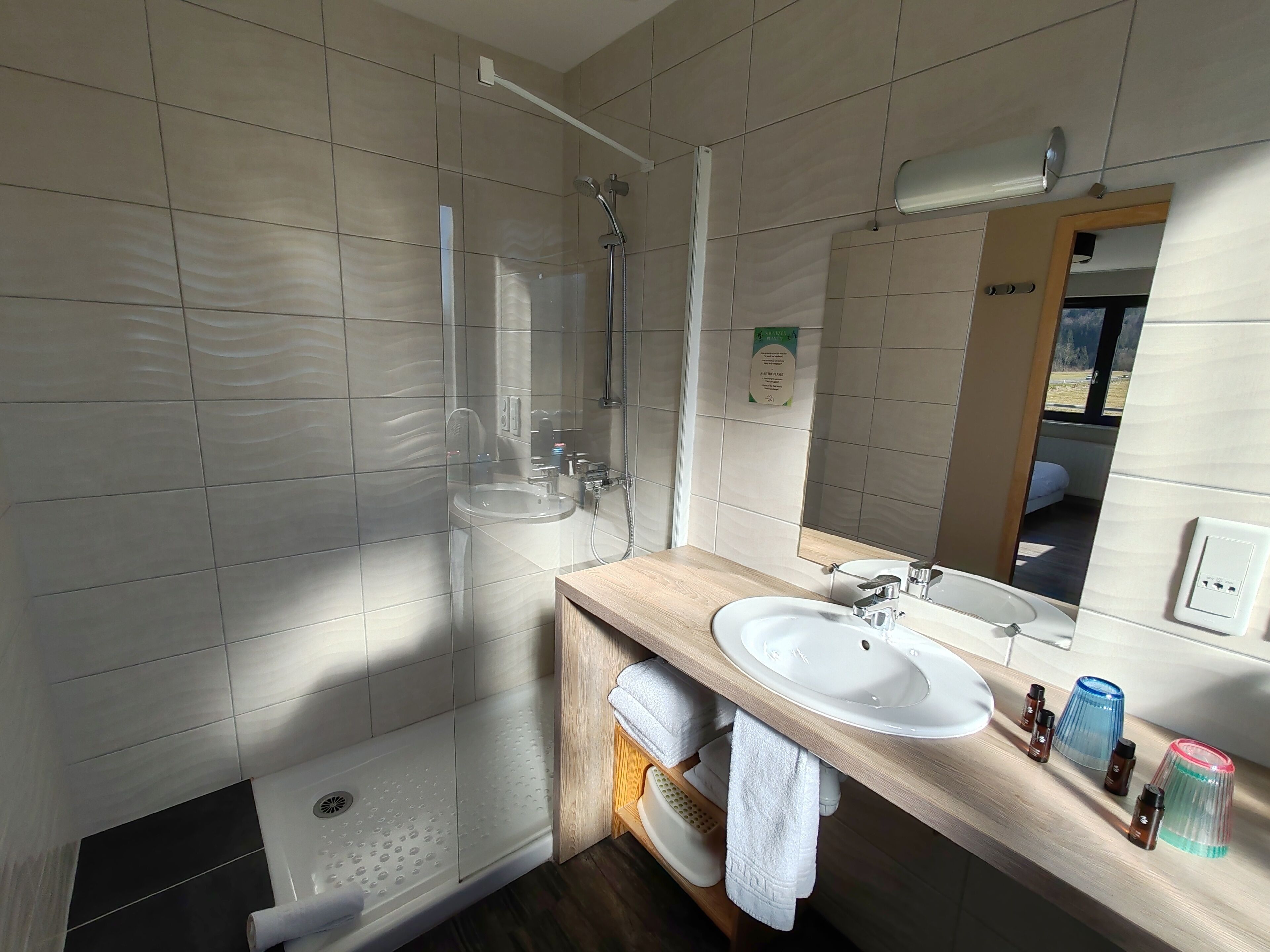 quadruple room | bathroom | shower, free toiletries, towels