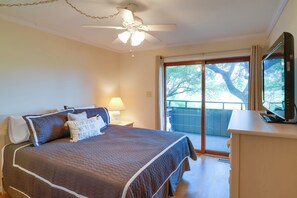 2 bedrooms, iron/ironing board, Internet, bed sheets - 2 Mi to Apache Pier: Gem w/ Pool Access (Myrtle Beach)