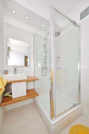 Shower, hair dryer, towels - Beautiful Studio near beach in Zadar Diklo (Zadar)