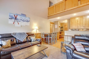 TV, fireplace, DVD player, offices - The Inn at Silver Creek Resort Retreat w/ Balcony! (Granby)