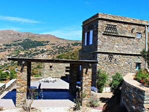 House, 2 Bedrooms (Apollon) | Front of property - Villette Adonis (Andros)
