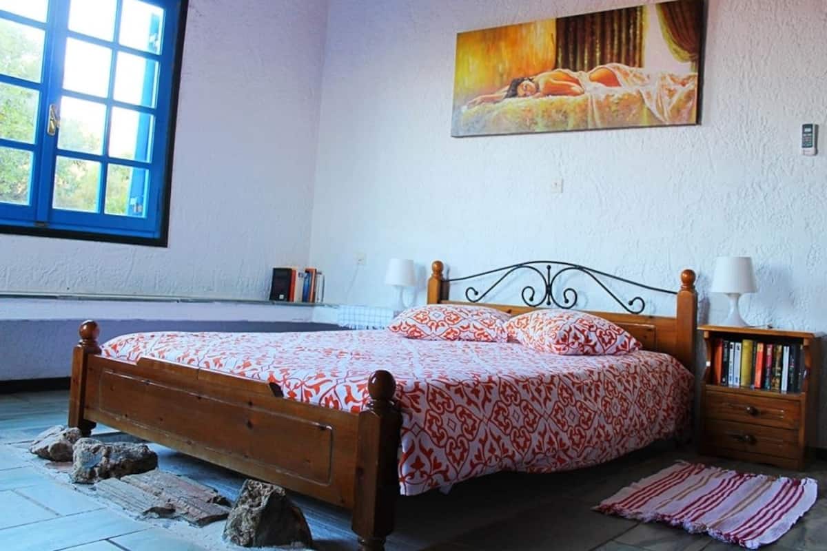 House, 1 Bedroom (Andromeda) | Egyptian cotton sheets, down duvets, blackout curtains, soundproofing
