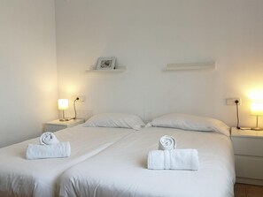 4 slaapkamers, een strijkplank/strijkijzer, internet