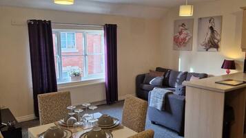 Standard Apartment, 2 Bedrooms | In-room dining