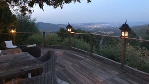 Outdoor dining - Stunning Views Over The Bay Of Cannes (Fréjus)