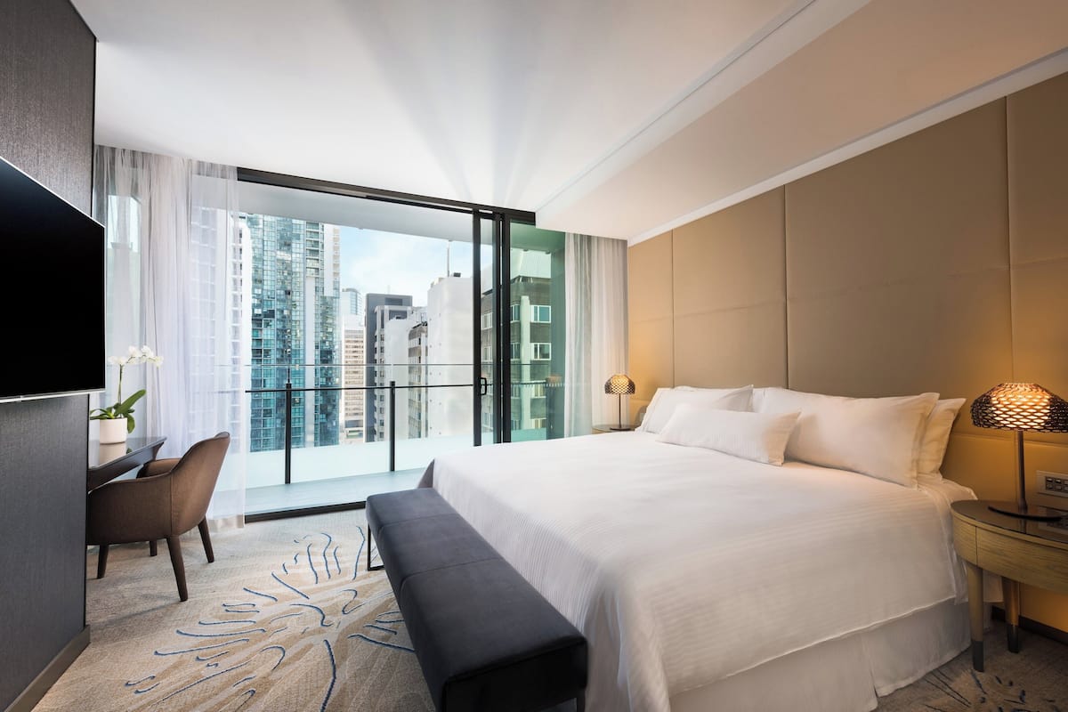 1 bedroom, down duvets, pillow-top beds, minibar